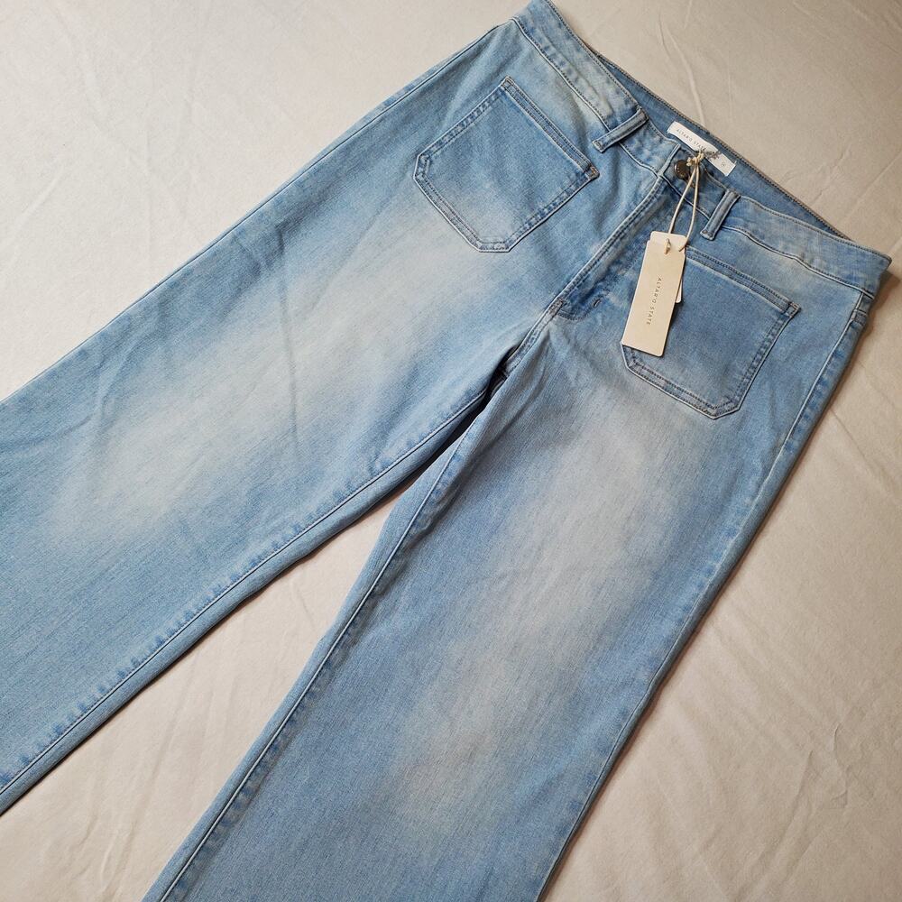 Altar’d State Women Size 14 NWT Mini Patch Pocket Flare Jean Blue JP402